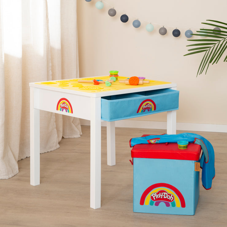 roba x Play-Doh Mesa de Manualidades con Taburete, 6 Botes de Plastilina y Accesorios de Juego - A Partir de 3 Años