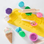 roba x Play-Doh Set mit Kreativmatte, Knetdosen, Box, Schürze & Holzwerkzeugen