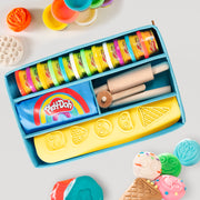 roba x Play-Doh Spielset mit Box, Kreativmatte, 12 Knete, Holzwerkzeugen & Schürze