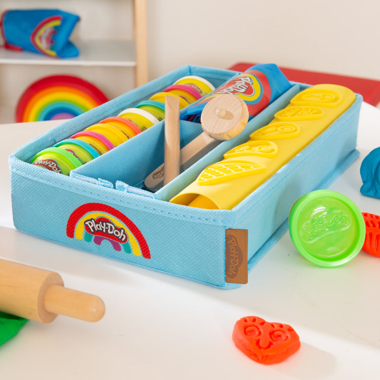 roba x Play-Doh Spielset mit Box, Kreativmatte, 12 Knete, Holzwerkzeugen & Schürze