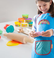 roba x Play-Doh Spielset mit Box, Kreativmatte, 12 Knete, Holzwerkzeugen & Schürze