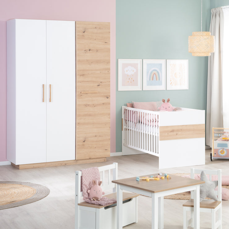 Dormitorio infantil con armario y cómoda con cambiador